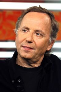 10359003-fabrice-luchini-se-sent-de-centre-droit
